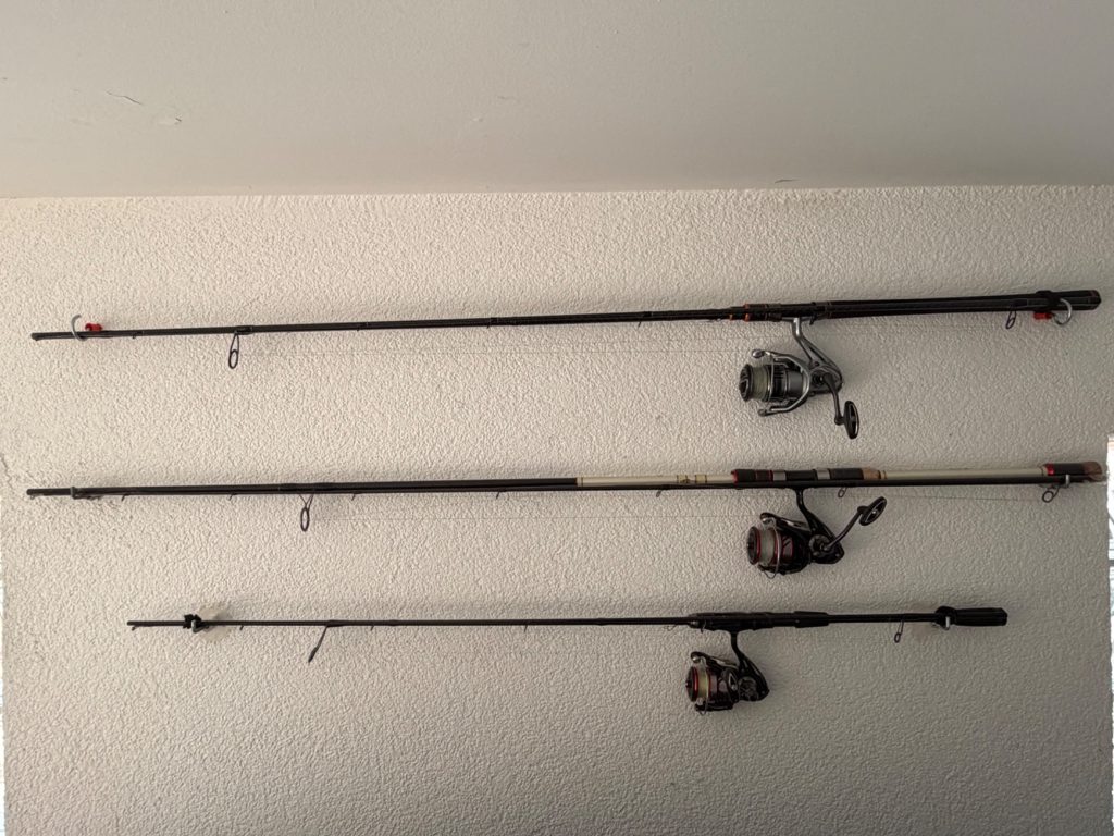 How to store fishing rods horizontally on a wall using DIY supports